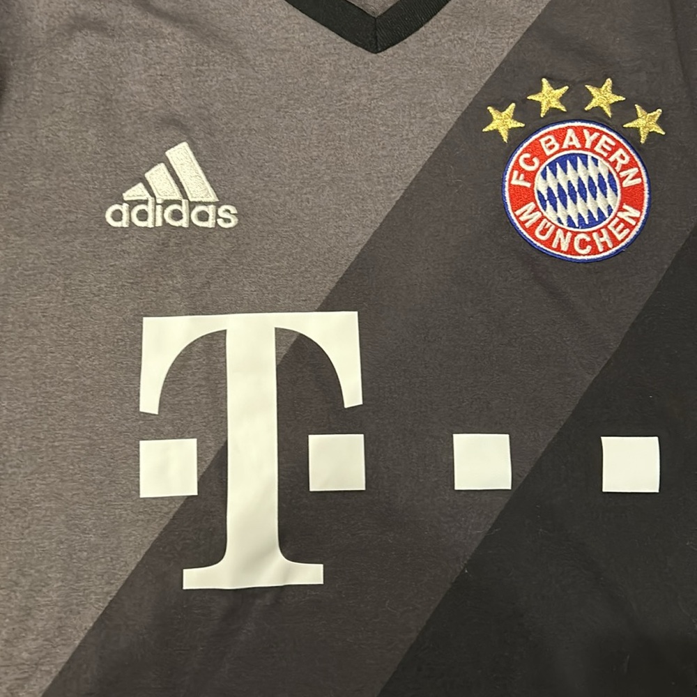Adidas Boys Size Large FC Bayern Munchen Jersey - Picture 3 of 5